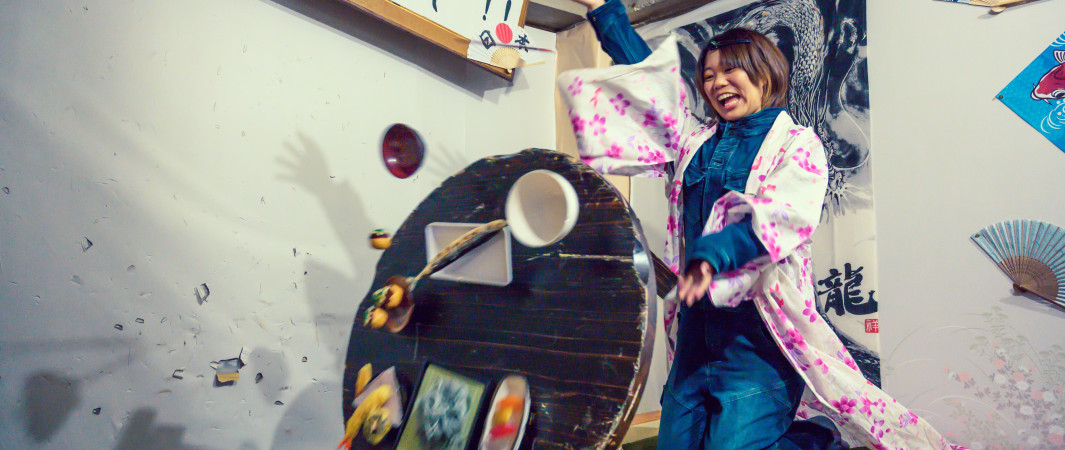 大阪で溜まった怒りや不満を放出できる専門店U2の日本初ちゃぶ台返しの遊び方