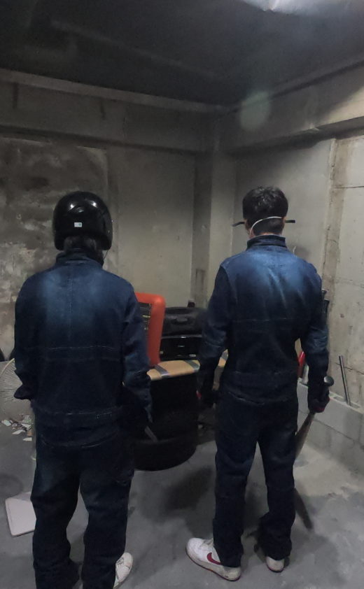 難波の遊び場、非日常の地下室内で思う存分暴れるぜぃ！！！