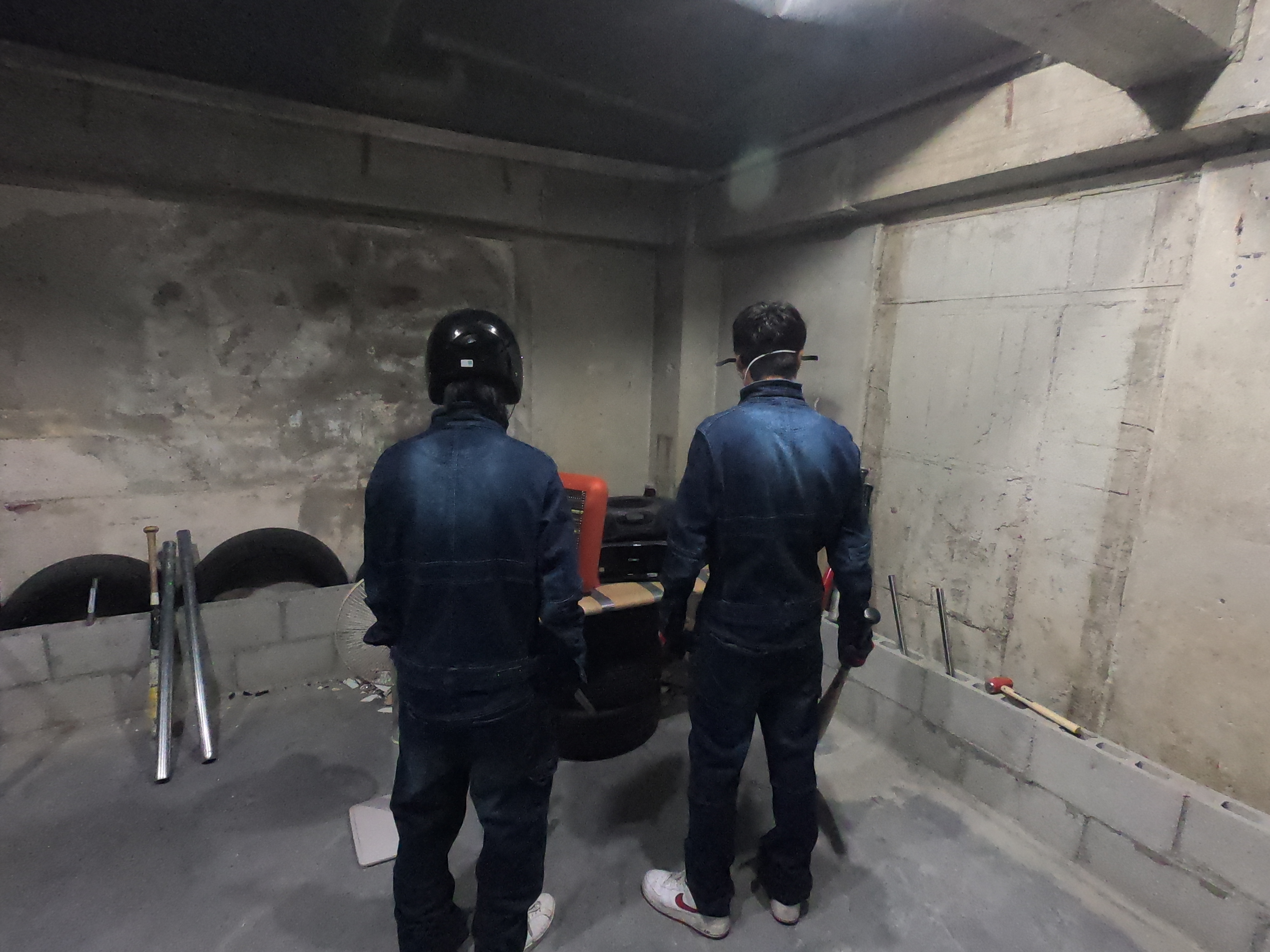 難波の遊び場、非日常の地下室内で思う存分暴れるぜぃ！！！