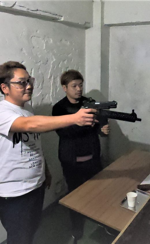 クールにスポットを打ち抜くぜ！エアガンはインスタ映えアイテムにも！