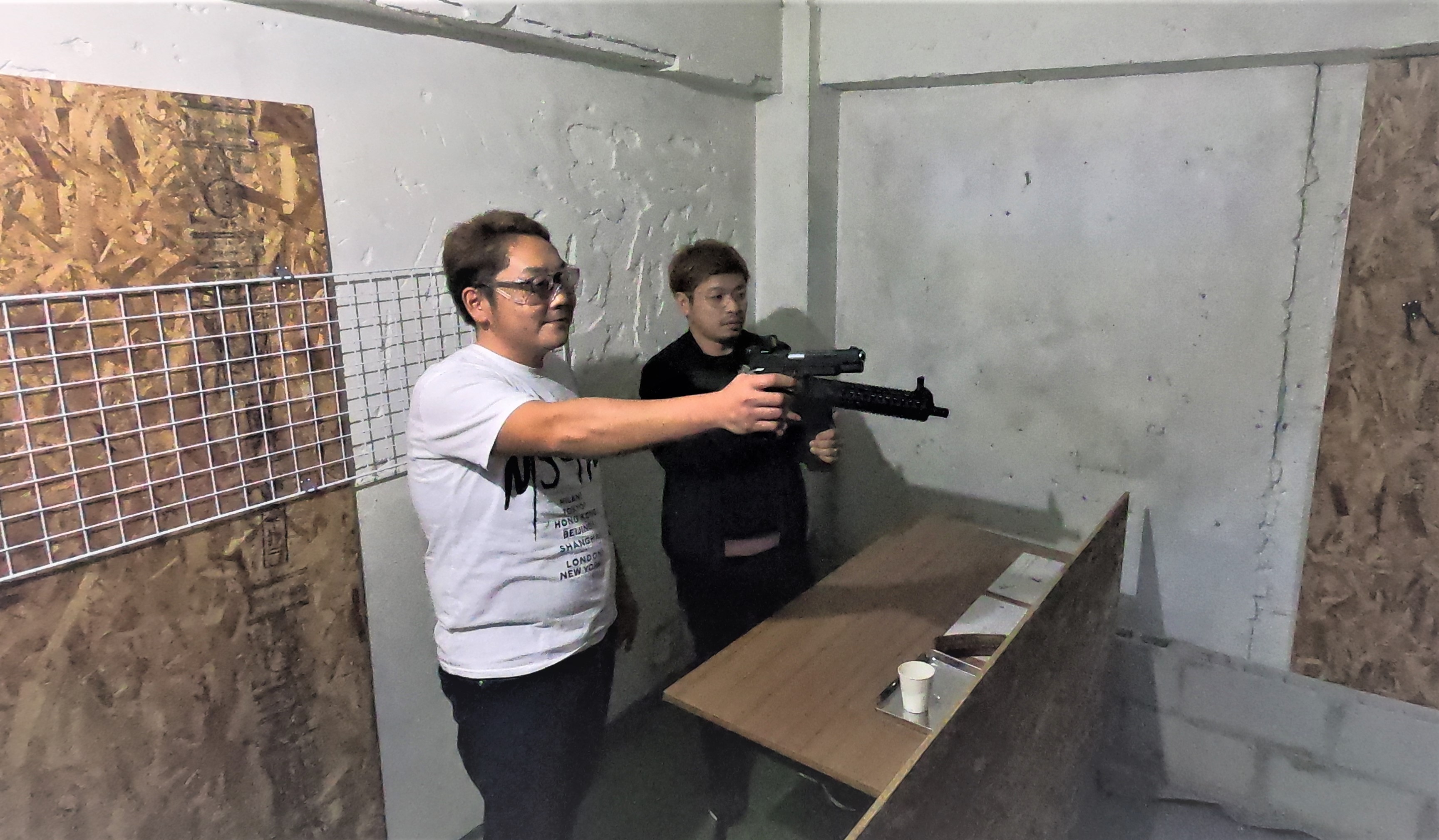 大阪・難波で常識外れのエアガン射撃場！乱射の快感とインスタ映えを両立！