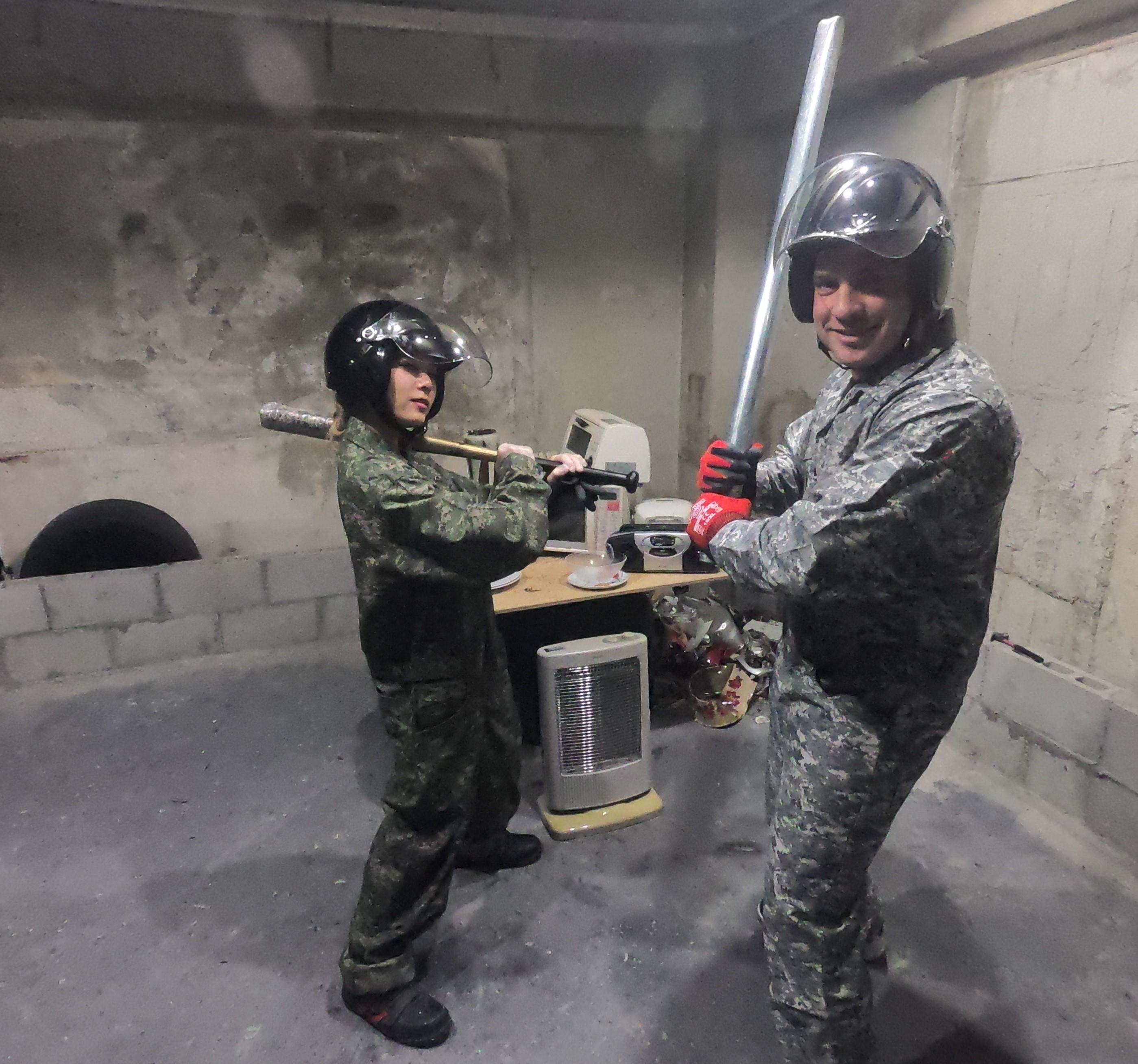 電子レンジをぼっこぼこ!!