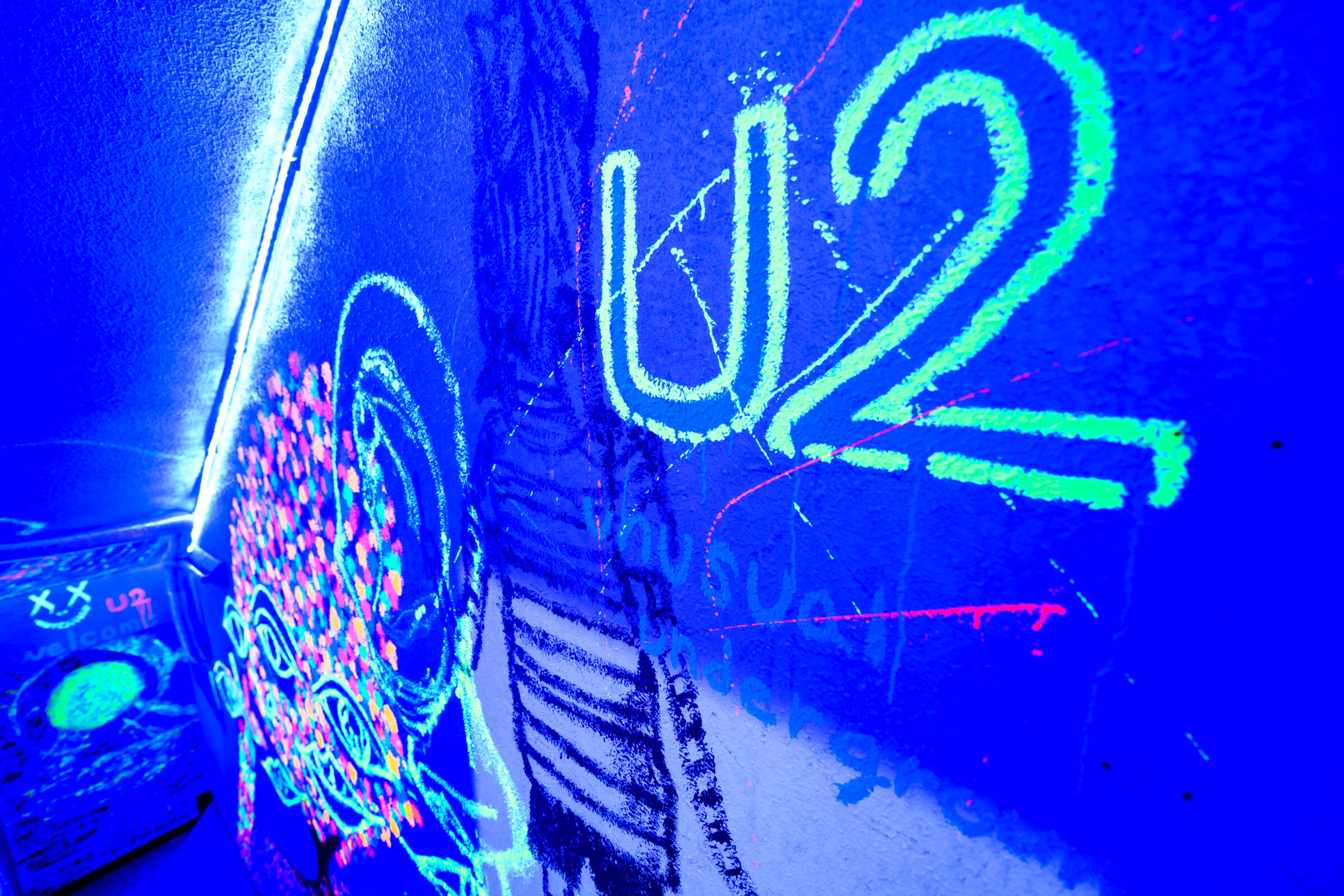 物を壊して感情をリセット!U2でストレス発散と心のリフレッシュ【大阪・なんば】